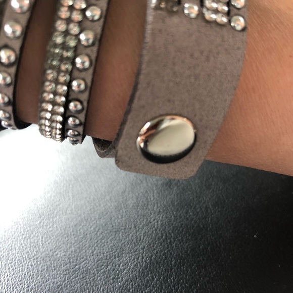 Similar to the Bar III 4 strand gray bracelet - Picture 5 of 10